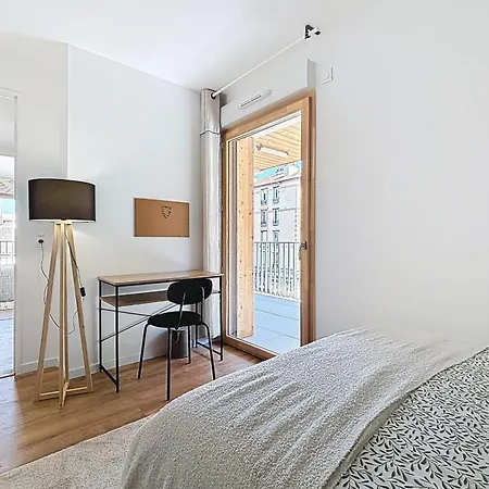 Large Modern With Rooftop * Montreuil (Seine-Saint-Denis)