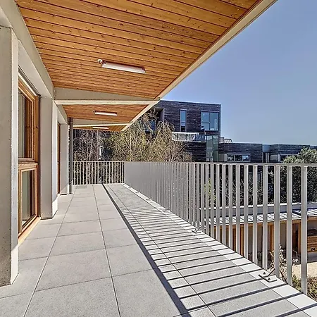 Apartment Large Modern With Rooftop