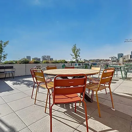 Large Modern With Rooftop Apartament *